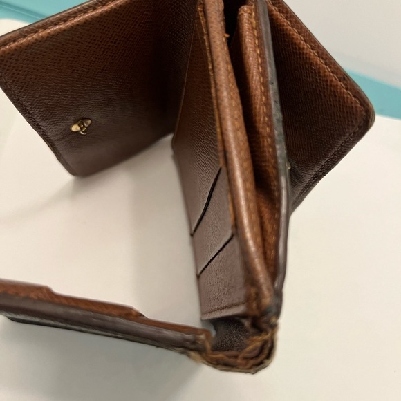 Vintage Louis Monogram Vuitton Elise Wallet - Picture 5 of 11